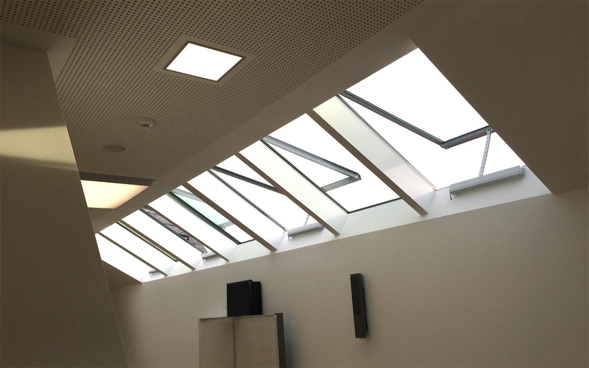 Innenansicht einer Lichtband-Dachverglasung