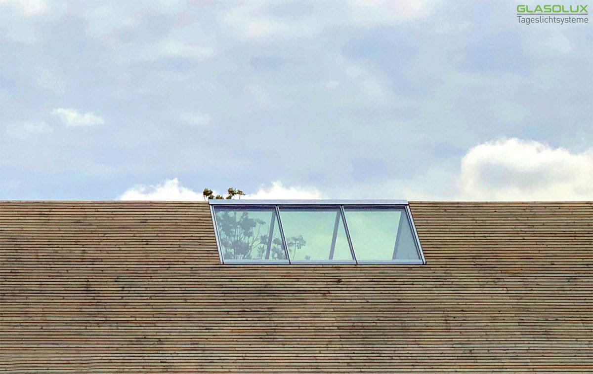 Firstverglasung auf einem Holzdach