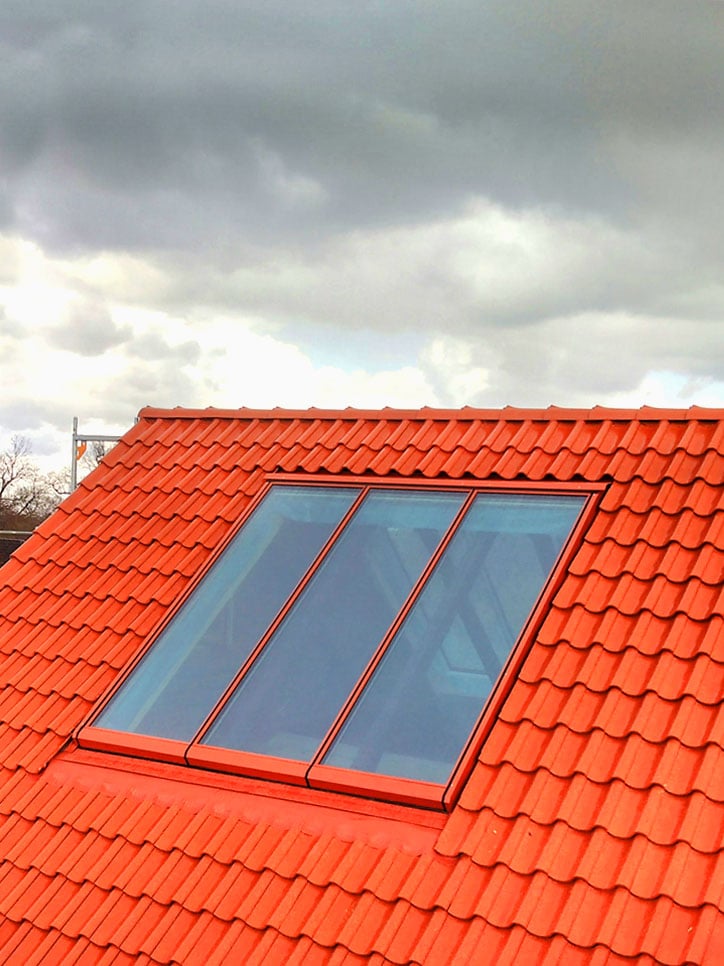 Lichtband Dachfenster A98 mit farbigen Rahmen