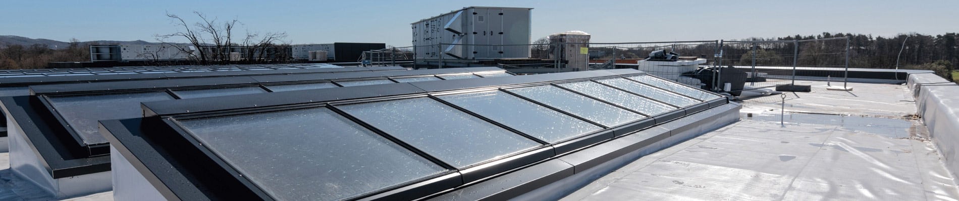 Pultdach-Verglasungen: Ideal für Flachdächer bei Firmengebäuden und Hallen Pultdach-Verglasungen: Ideal für Flachdächer bei Firmengebäuden und Hallen
