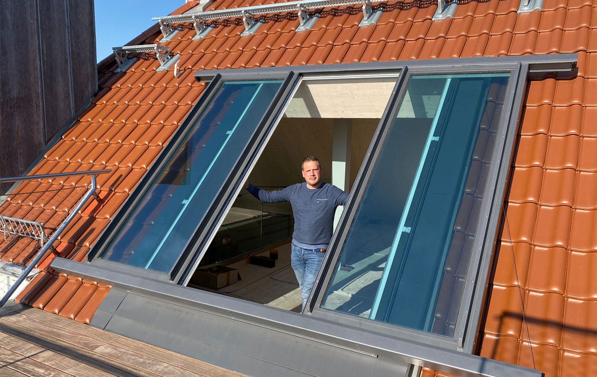 Dachschiebefenster und Ausstiegsfenster zur Dachterrasse | Sliding roof window and exit window to the roof terrace