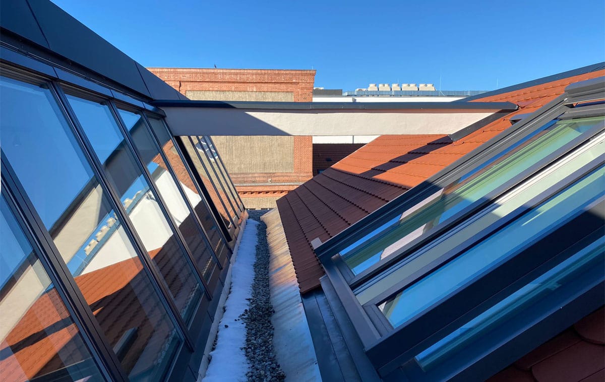 La Fontana Sheddach: Lichtband und Dach-Schiebefenster