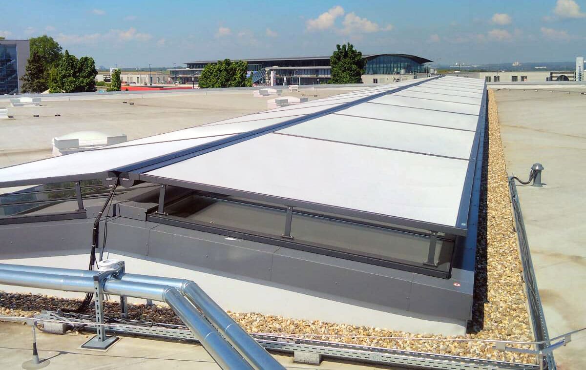 External blinds on the dual pitched rooflights of the Porsche showroom in Dortmund, Germany