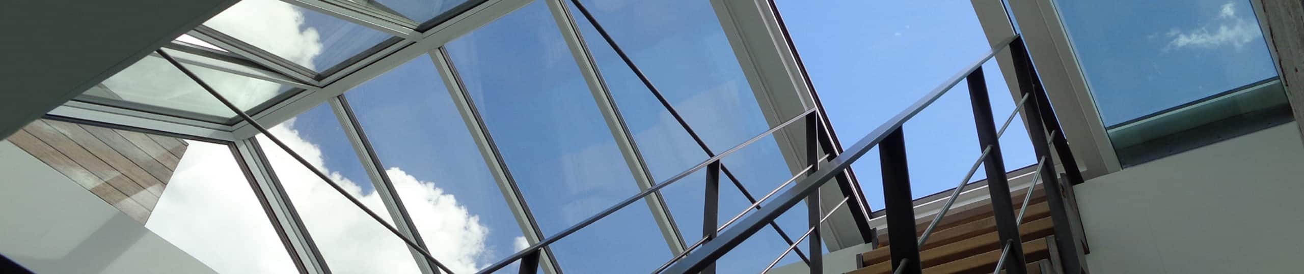 Innenansicht eines Dachausstiegsfensters in einem Satteldach