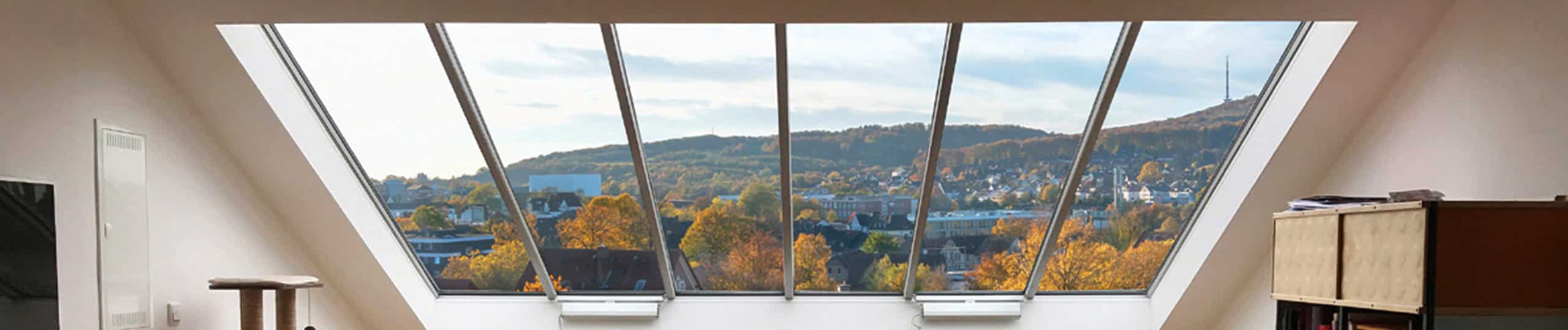 Dachverglasung: Innenansicht eines GLASOLUX Panoramafensters in einem Steildach