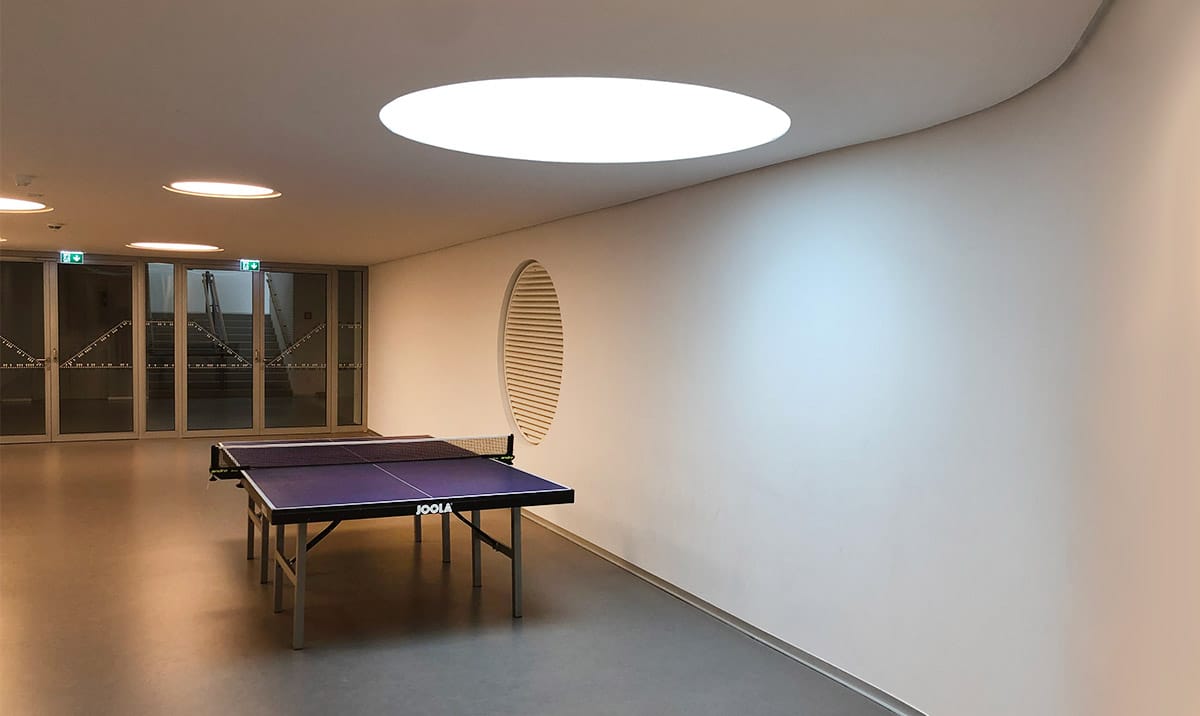 Tischtennisraum mit begehbarem Oberlicht