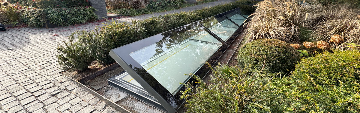 Flachdachfenster Sonderkonstruktion: begehbar und zu öffnen. Flachdachfenster Sonderkonstruktion: begehbar und zu öffnen.